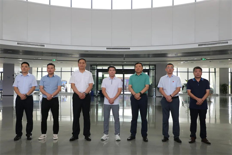 好博体育陪同舒华体育来滨考察体育产业发展情况