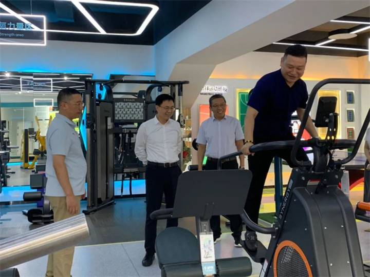 济南市体育局局长董怀敏一行莅临好博体育参观指导